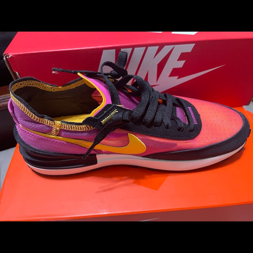 Nike Waffle One Size 7M/8.5W Fuchsia/University Gold/Black
